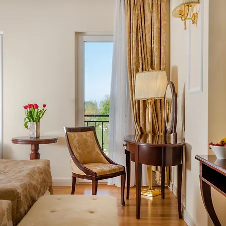 President Hotel Solin