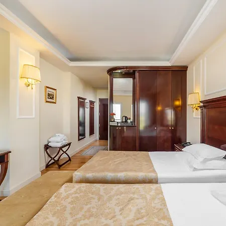 Hotel President